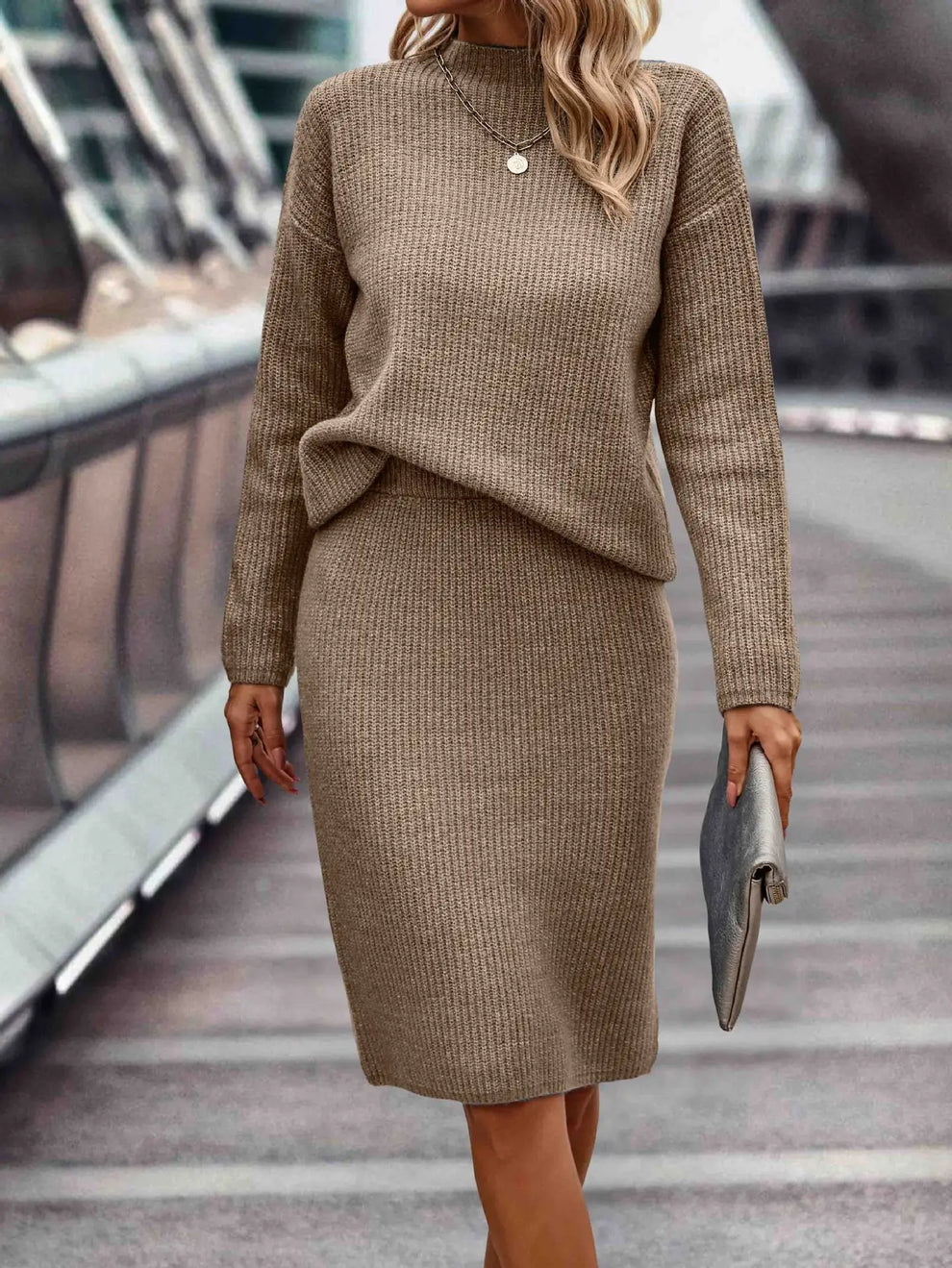 EP | Tenue chic avec pull et jupe pour temps frais