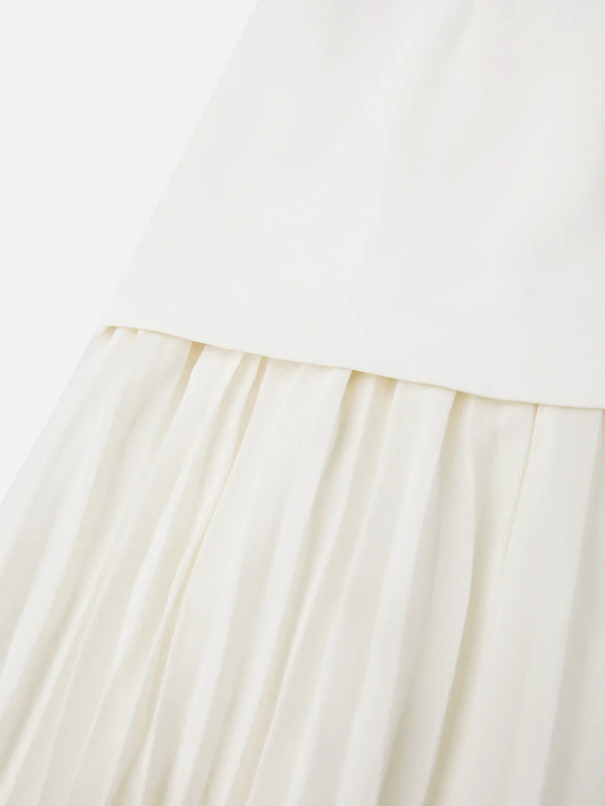 EP | Robe longue sans manches à encolure droite et jupe plissée élégante