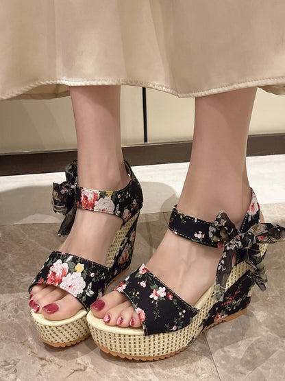 EP | | Sandales à talons hauts avec lacets floraux