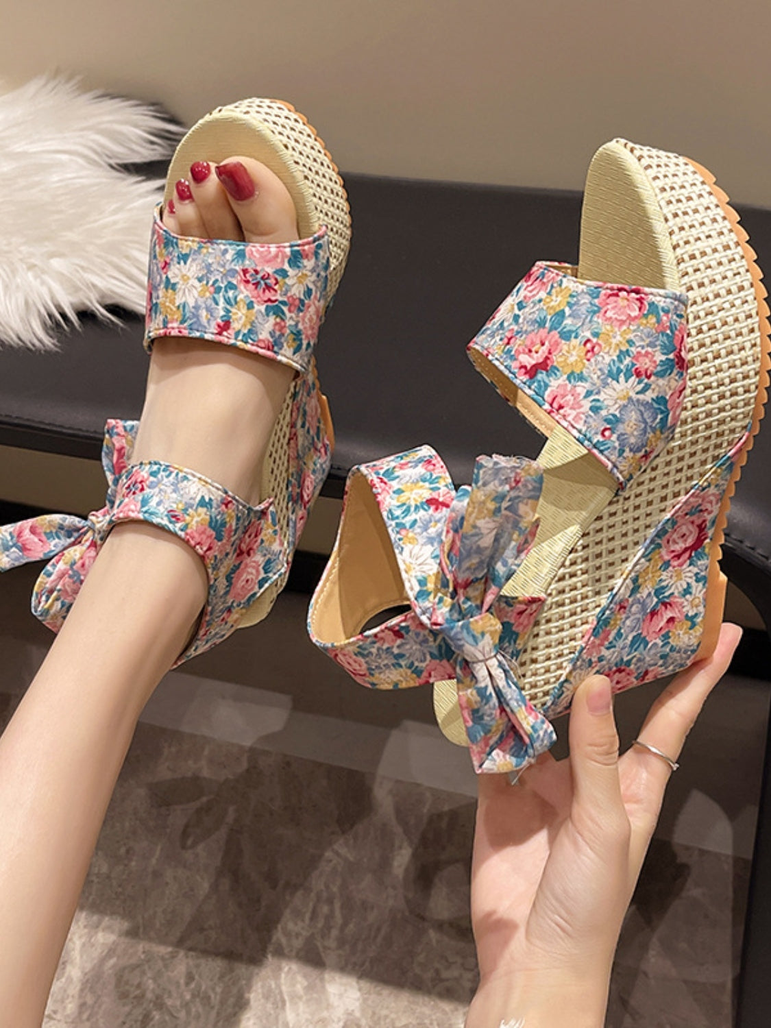 EP | | Sandales à talons hauts avec lacets floraux
