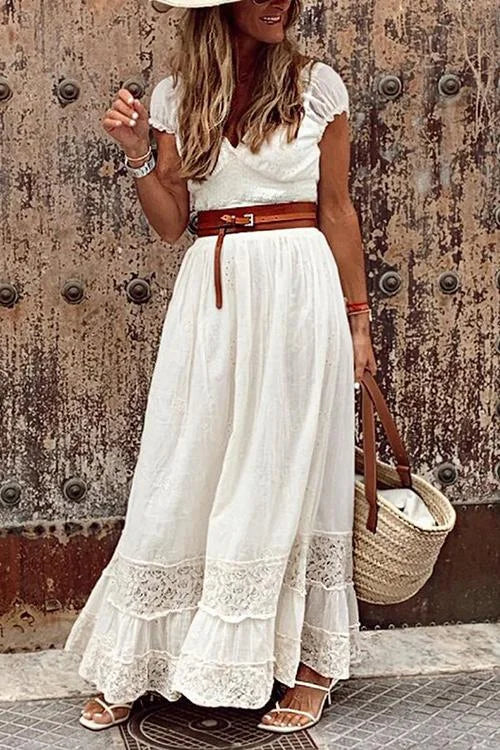 EP | Maxi robe en dentelle, décolleté en V et manches courtes